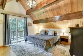 Peaceful Mt. Hood Cabin w/ Hot Tub & Fire Pit! - Interior