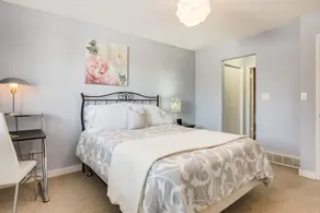 Superb 3BR mins to DT SAIT - Camera