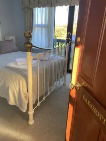 The Trooper Inn - Room