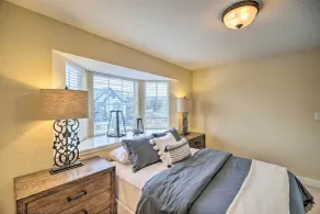 Apt w/ Balconies - Steps to Kemah Boardwalk! - Interior