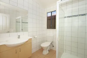 Pyramid Holiday Park - Bathroom