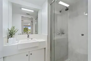 The Hill Apartments - Bathroom