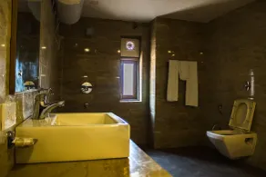LYNQ-CICO - Bathroom