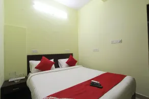 Hotel O V R Residency Near Sri Amruth Chithra Mandira - Værelse