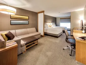 DoubleTree by Hilton Edmonton Downtown - Room