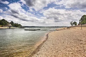 Walk to Boat Ramp! Lakefront Home w/ Deck in Afton - Innenbereich