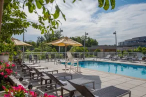 Courtyard by Marriott Bethesda Chevy Chase - Piscine