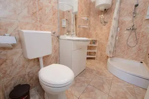 Spacious Holiday House Domenico - Badrum