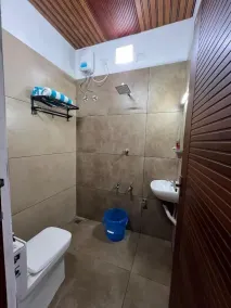Little Chandhana Guest House - Salle de bain