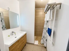 Lou Meinado, un concept "comme à l'hôtel" - Badeværelse