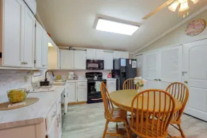 Community Perks! Mountain Home w/ Deck in Newland - Interiör