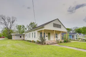 Half-mi to Dtwn Lufkin: Charming & Spacious Home! - Intérieur