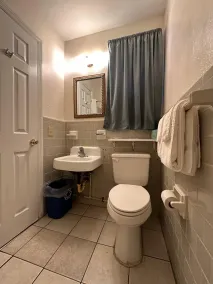 Motel Jesup Near US 301 - Bathroom