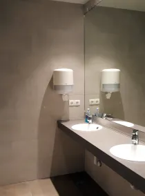 Lækur Hostel - Bathroom