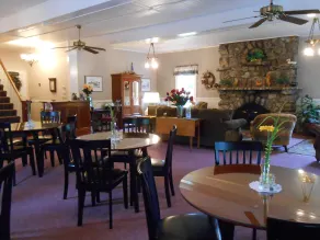 Lakeview Inn - Siddeområde i lobbyen
