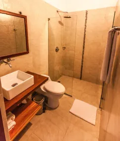 La Casa Amarilla - Bathroom