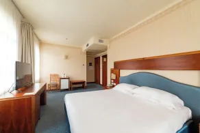 Phi Hotel Astoria - Quarto