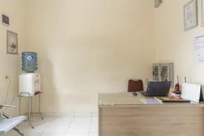 RedDoorz Plus near Taman Rasuna Menteng - Reception
