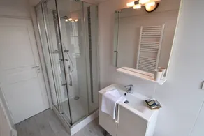 Les Destinées - Baño