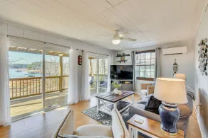 Lake Haven on Lake Hartwell: Cozy 2BR Apt - Interior