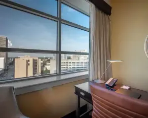 Hilton Baton Rouge Capitol Center - Vue de la chambre