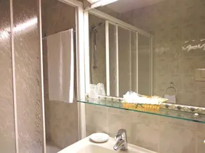 Hotel Select - Bathroom