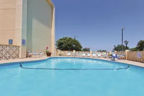 La Quinta Inn & Suites by Wyndham Charleston Riverview - Piscine