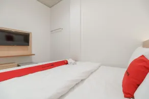 RedDoorz Plus near RS RK Charitas 2 Palembang - Room