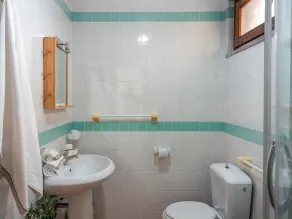 Accommodation 1 km from the beach - Bathroom