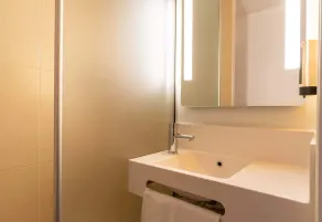 B&B HOTEL Aix-en-Provence Le Tholonet - Bathroom