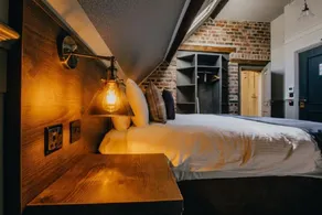 The Duke of Edinburgh Hotel & Bar - Room