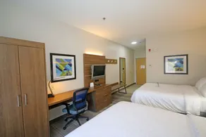 Holiday Inn Express Hotel & Suites Greensboro-East by IHG - Room