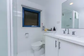 Edge17 Waterfront Apartment, and Edge17 Cottage with Garden View - Port Fairy - Bathroom