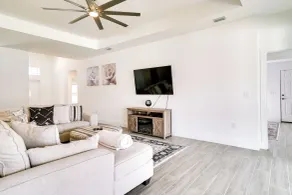 Furnished Lanai & Yard: Comfy Lehigh Acres Getaway - Interiör