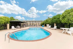 Days Inn by Wyndham Snyder - Piscine