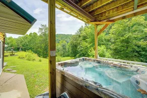 Hot Tub + Pet Friendly: Quiet French Creek Getaway - Innenbereich