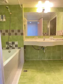 Sunny Hotel - Bathroom