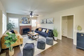 4 Mi to Dtwn: Riverside Gem w/ Pool & Game Room - Innenbereich