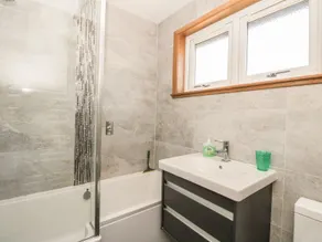 Isla Cottage - Bathroom