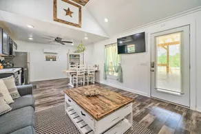 Broken Bow Cabin on 15 Acres w/ Stocked Fish Pond! - Interiør