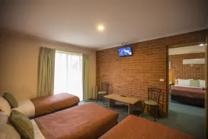 Rose Garden Motel - Room
