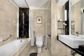 Aston Tropicana Hotel Bandung - Bathroom