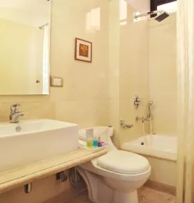 Hotel Citi International - Bathroom