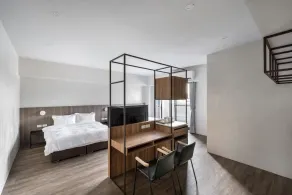 H suite inn - Room