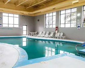 Clarion Inn I-94 near Expo Center - Piscine