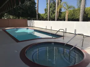Abby's Anaheimer Inn - Across Disneyland Park - Pool