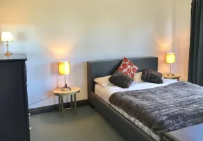 Hill's Creek Holiday Home - Room