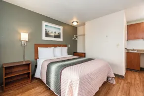 HomeTowne Studios by Red Roof Fresno - West - Chambre