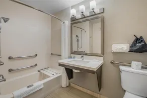 Best Western Valencia/Six Flags Inn & Suites - Salle de bain
