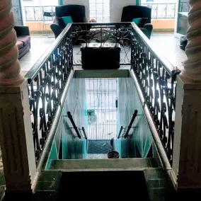 MEDUSA'S HOSTEL - Interior entrance